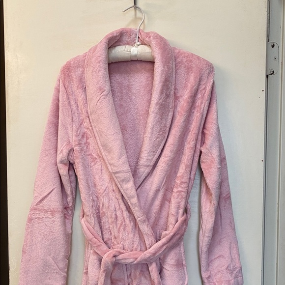 NWOT Cozy Pink Plush Bathrobe size small - Picture 3 of 6